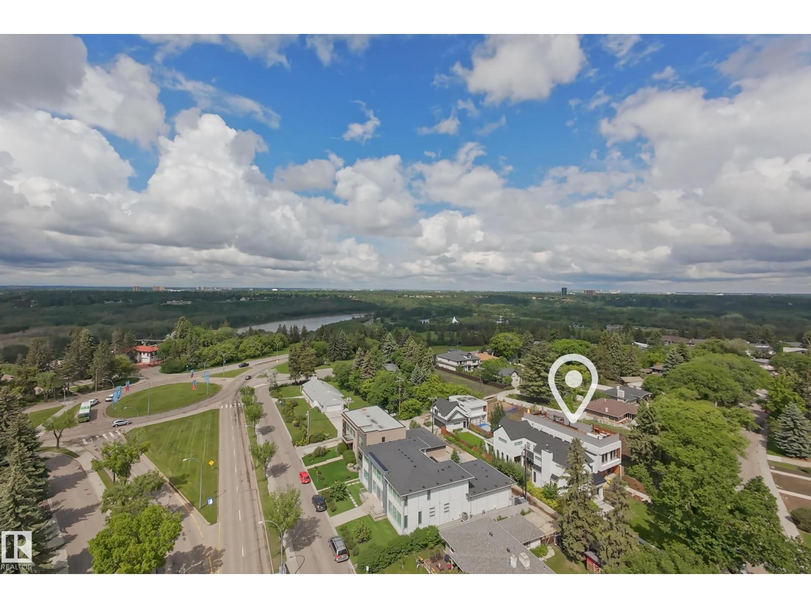 8712 120 ST NW