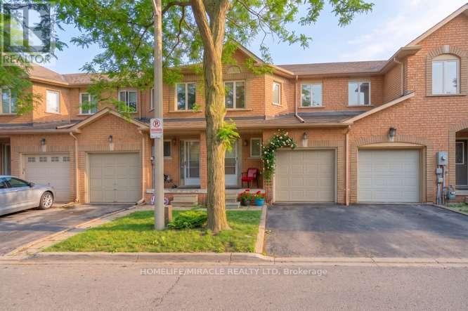 Photo 1 of 44 — 59 - 200 CRESTHAVEN ROAD Unit 59, Brampton (Snelgrove), ON L7A1J5