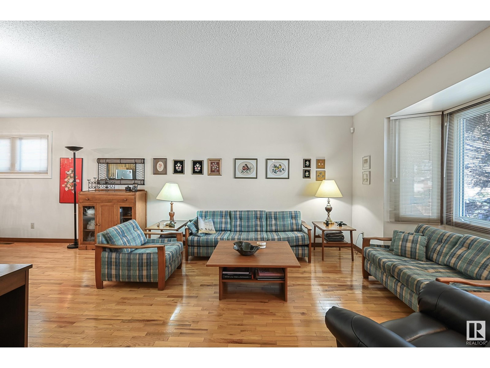 8107 44 AV NW