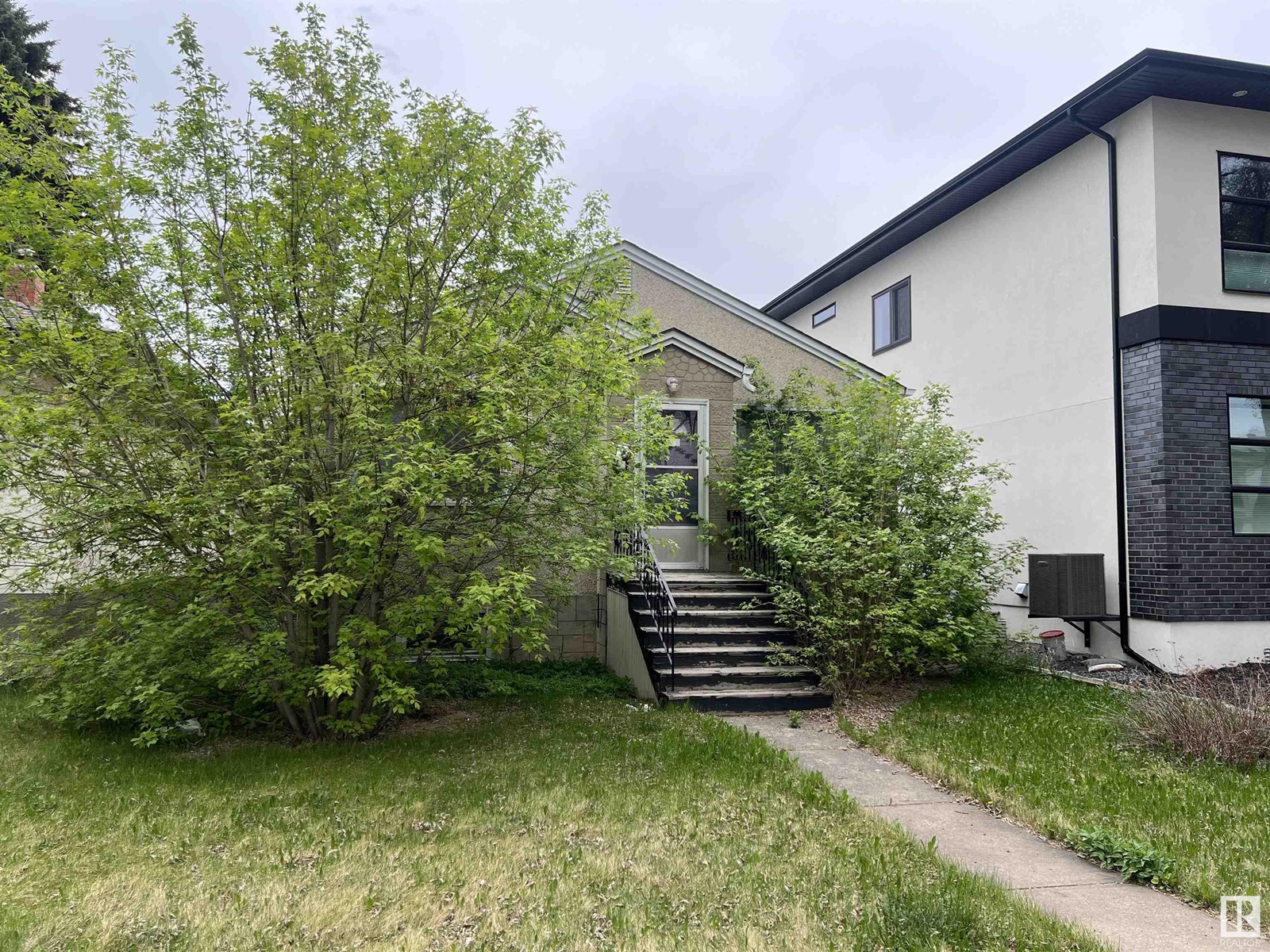 9848 77 AV NW NW