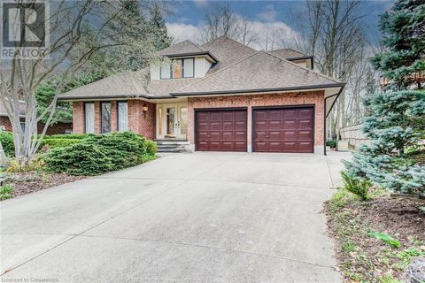 225 CORRIE Crescent Waterloo ON N2L5W3