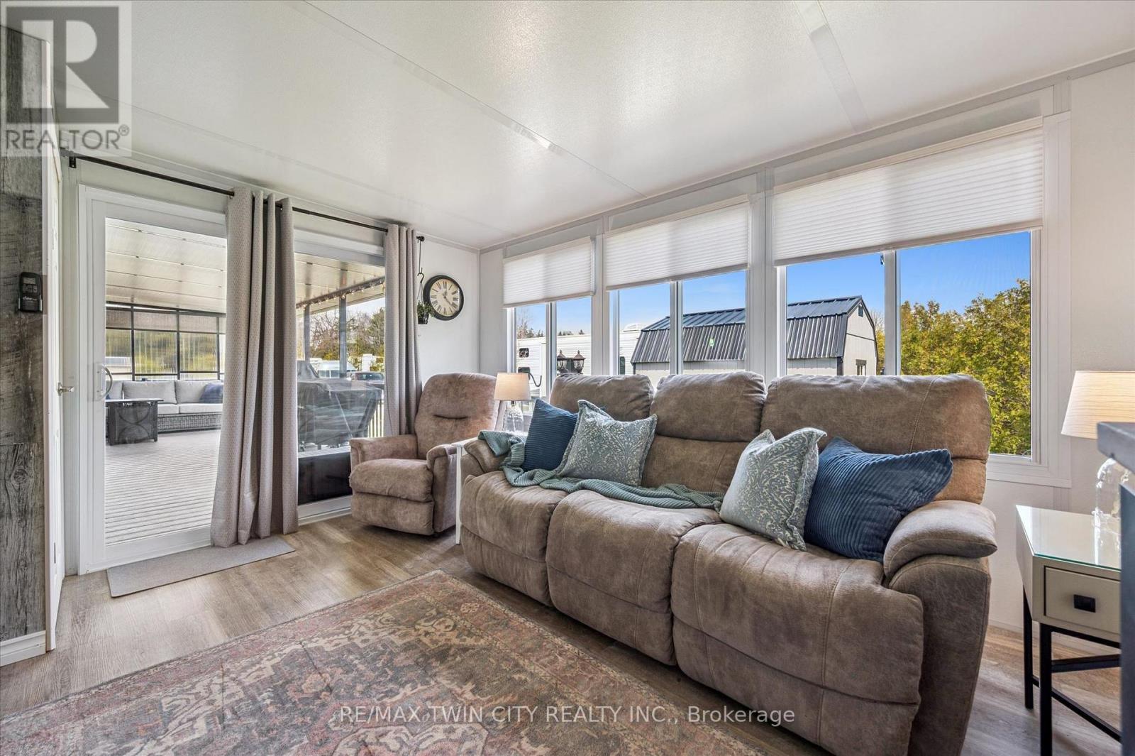 83 - 930 LAKESHORE ROAD