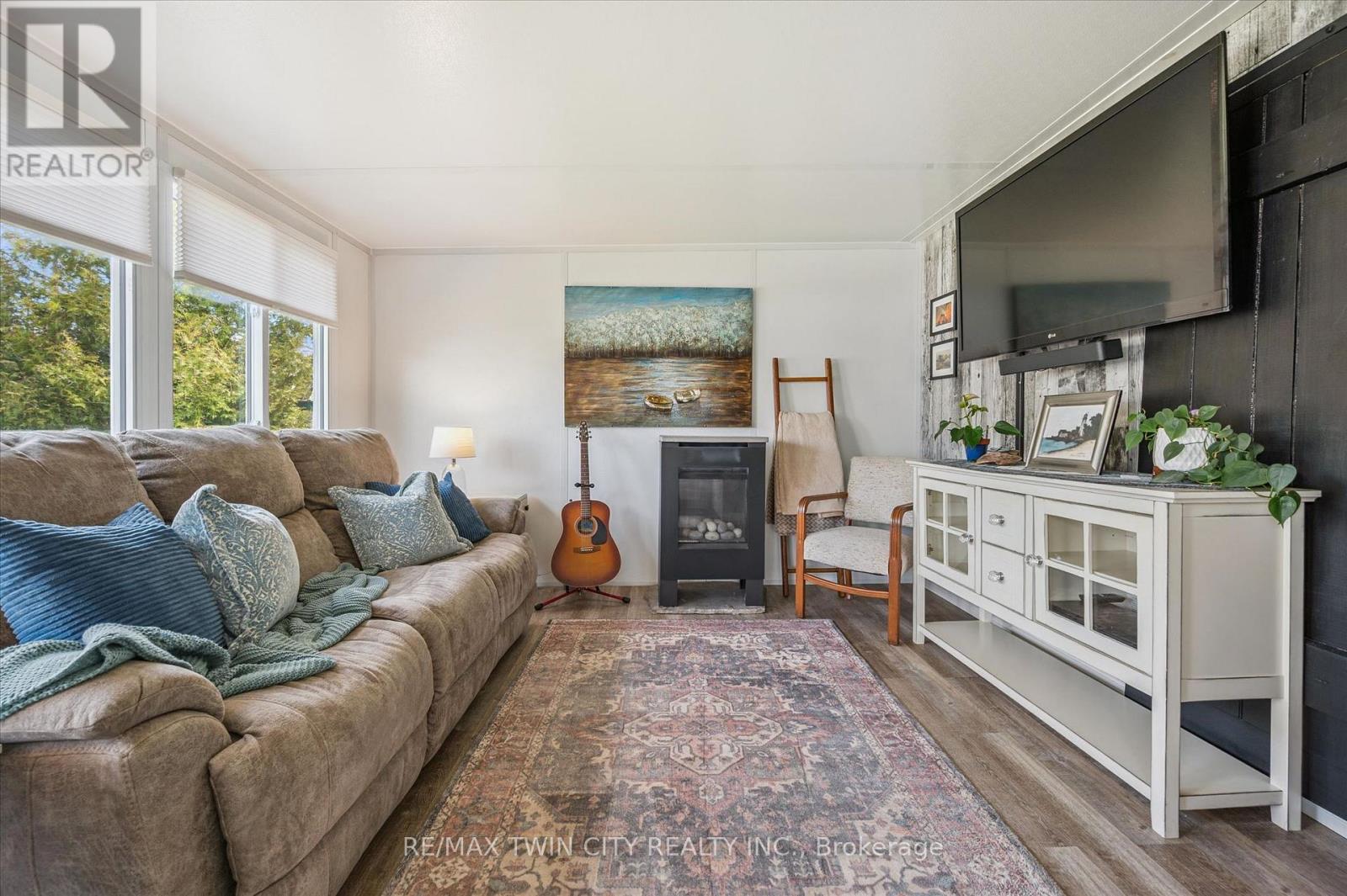 83 - 930 LAKESHORE ROAD