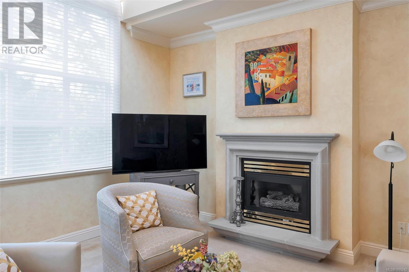 PH5 2277 Oak Bay Ave