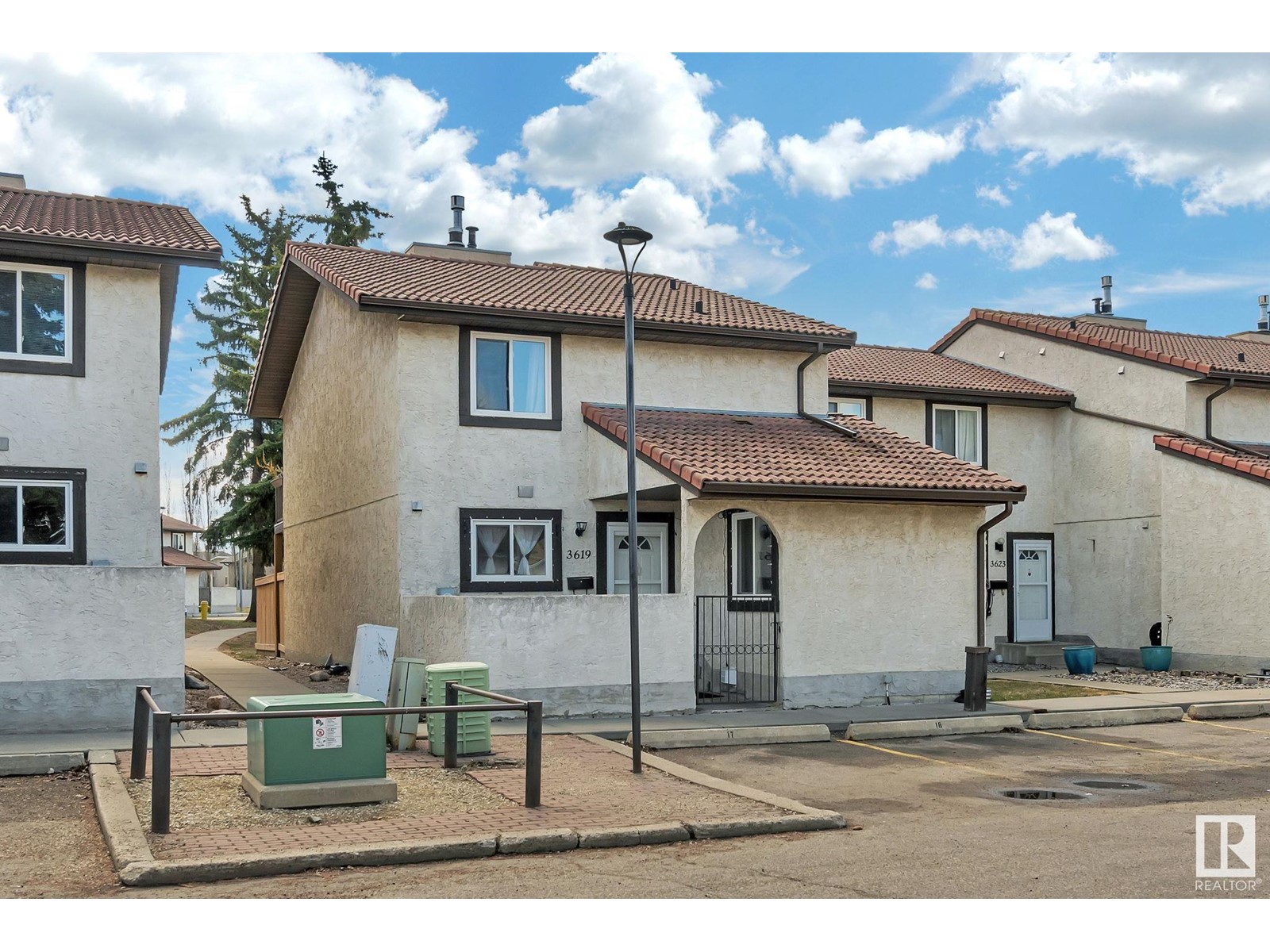 3619 30 AV NW