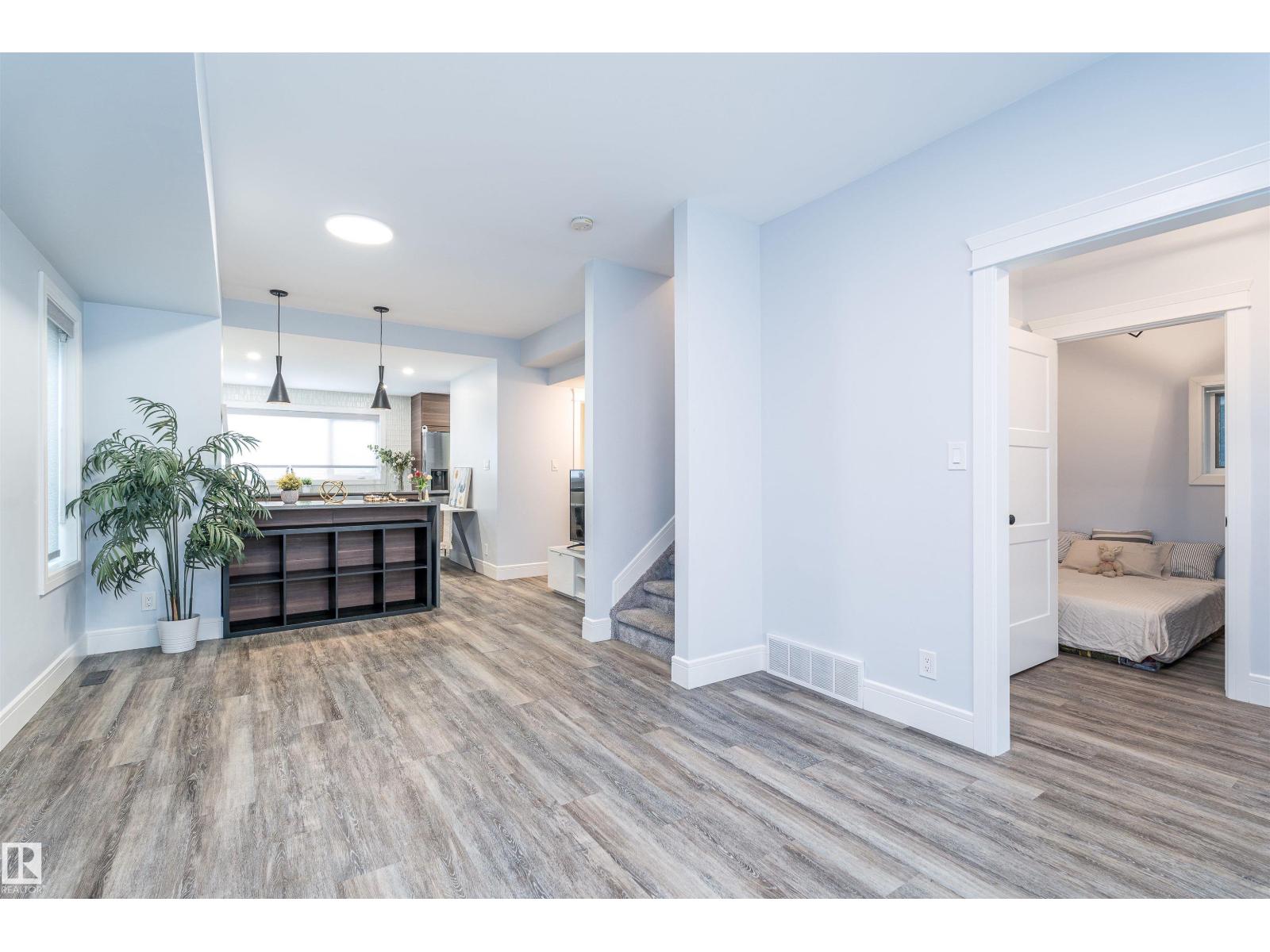 10934 80 AV NW