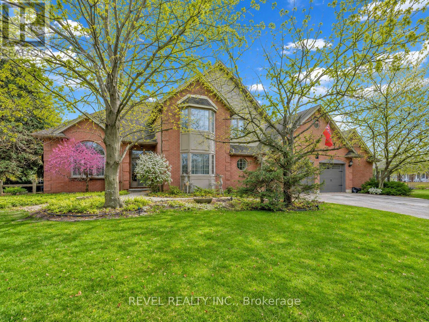 Photo 1 of 40 — 11 CRAMAR CRESCENT, Chatham-Kent (SW), ON N7M6G3