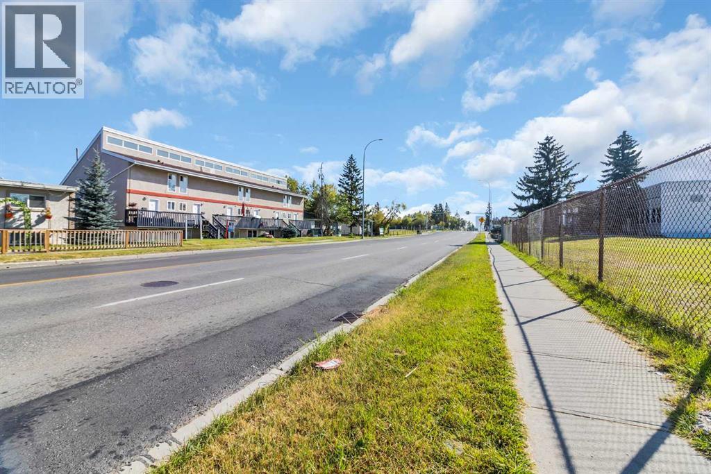 11, 3726 Centre Street NE