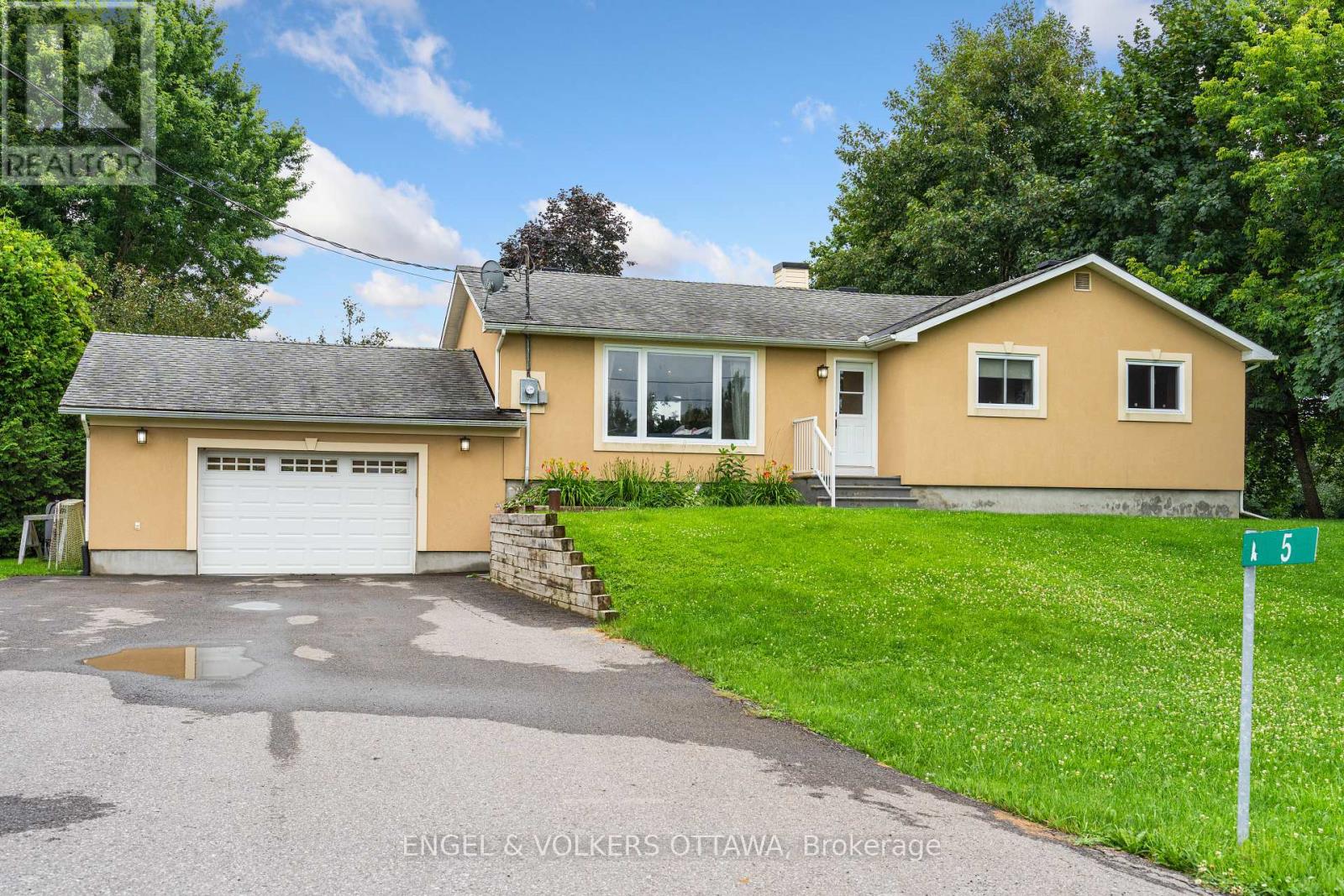 5 MURPHY COURT