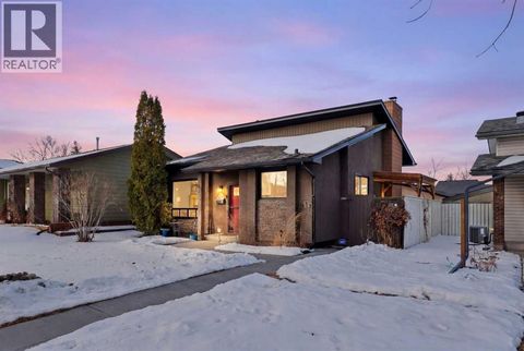 447 Berkley Crescent NW Calgary AB T3K1A9