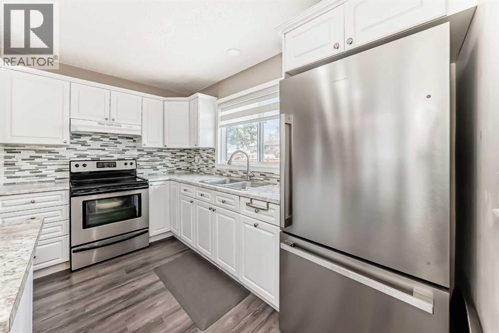 132 Whiteview Close NE