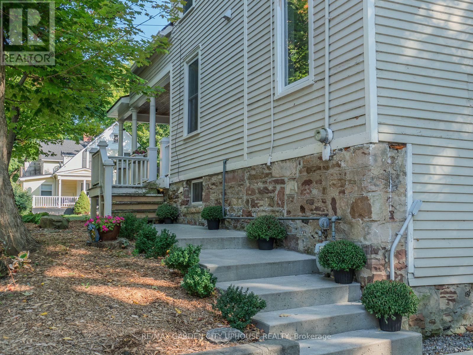 26 MOUNTAIN STREET