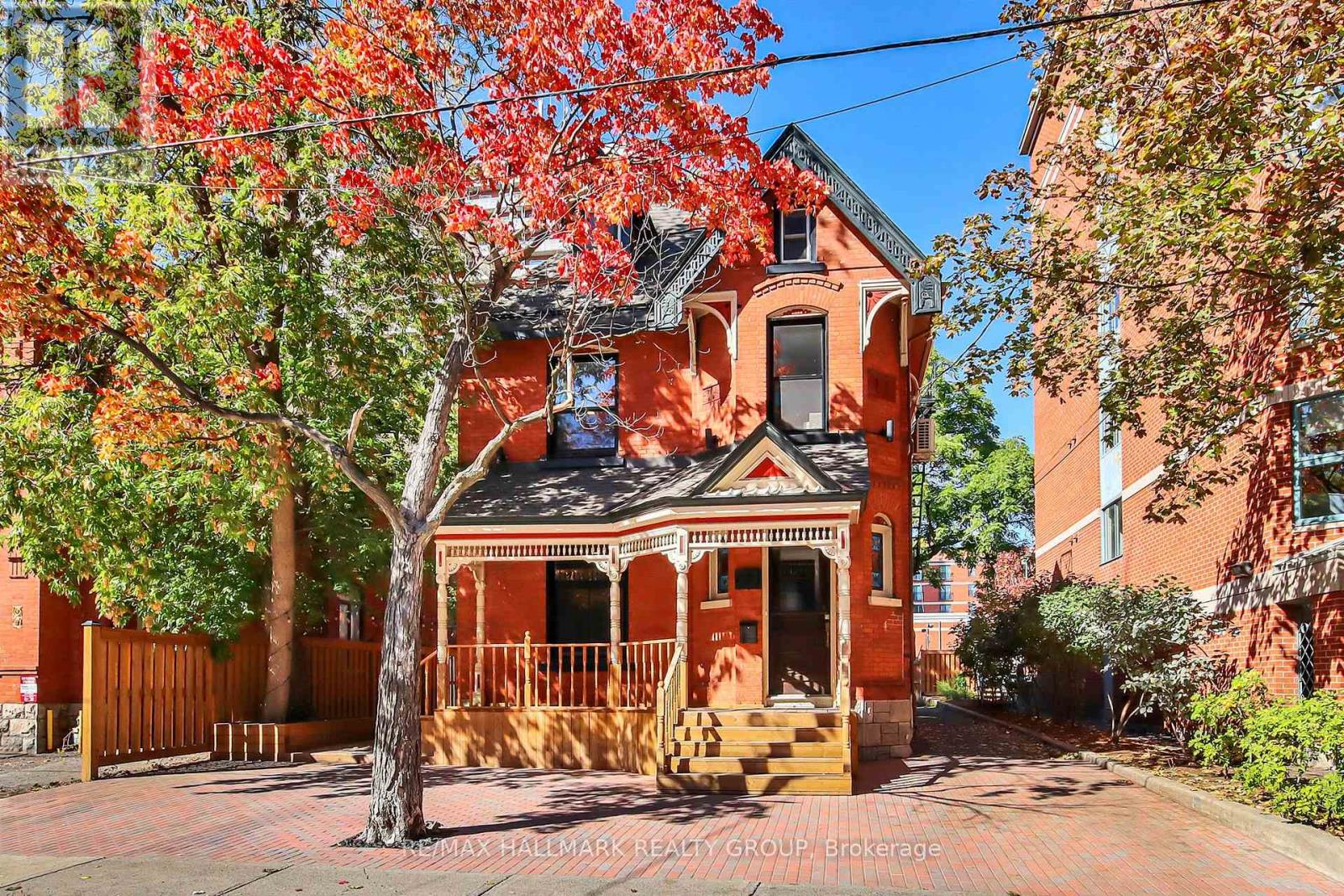 421 GILMOUR STREET