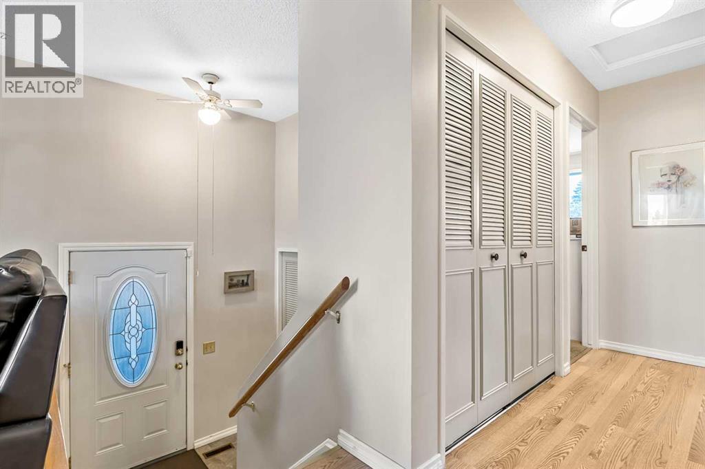 323 Woodvale Crescent SW