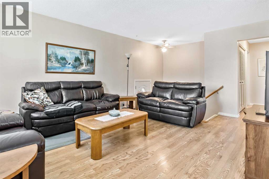 323 Woodvale Crescent SW