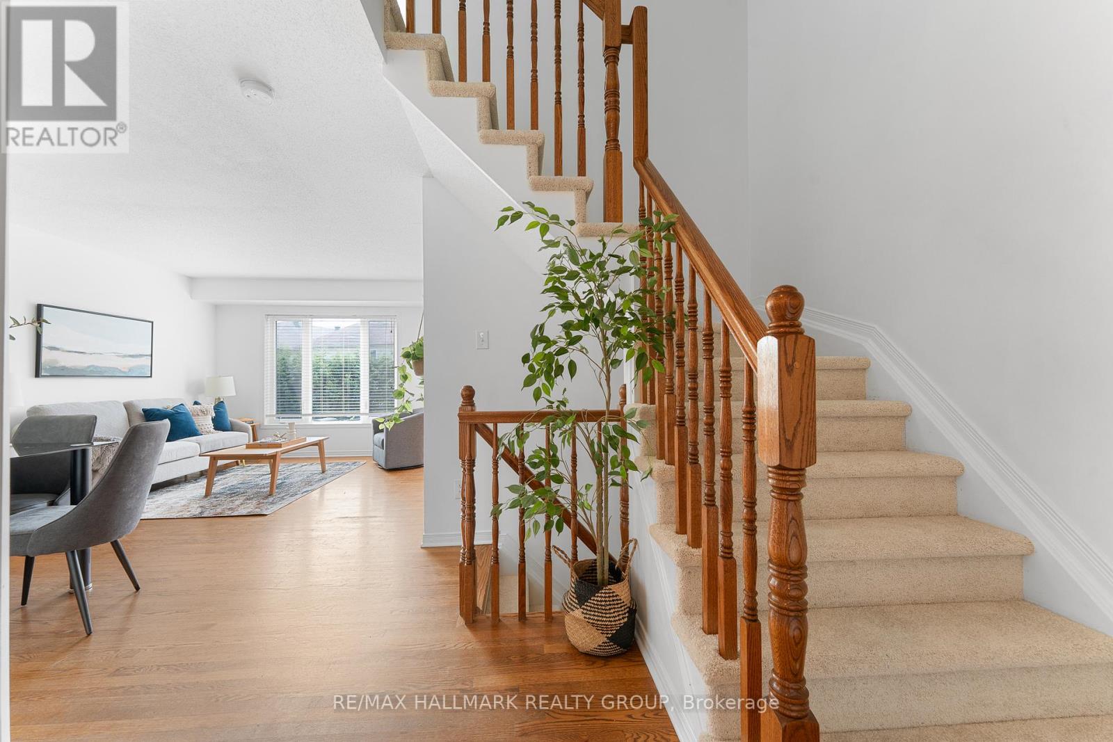 216 ROLLING MEADOW CRESCENT