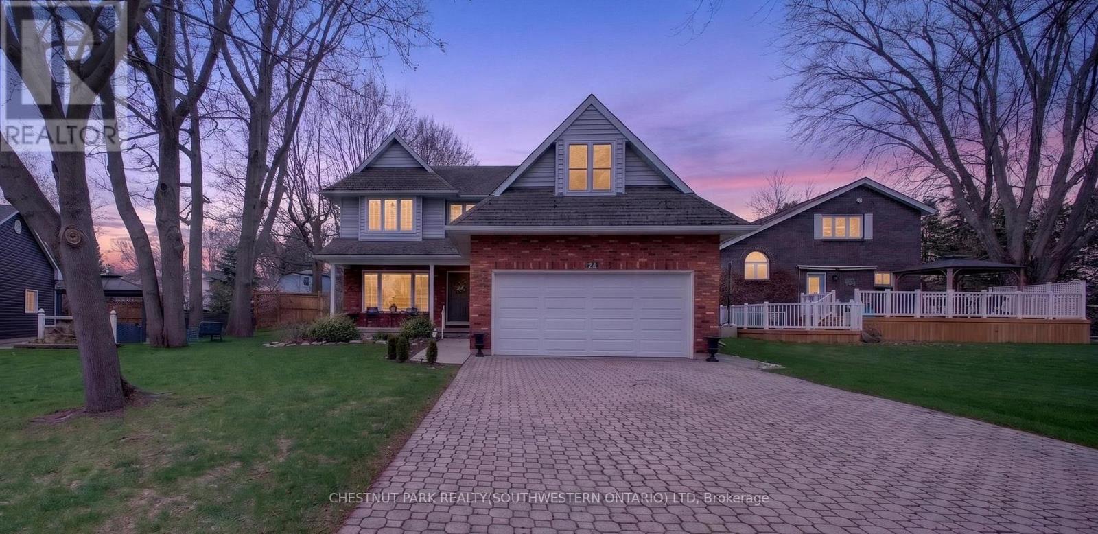 24 LAKESIDE PLACE E