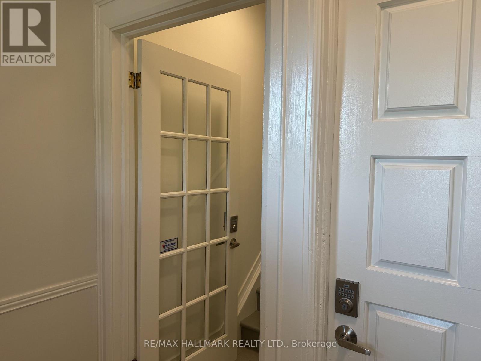 UPPER - 553 BROADVIEW AVENUE