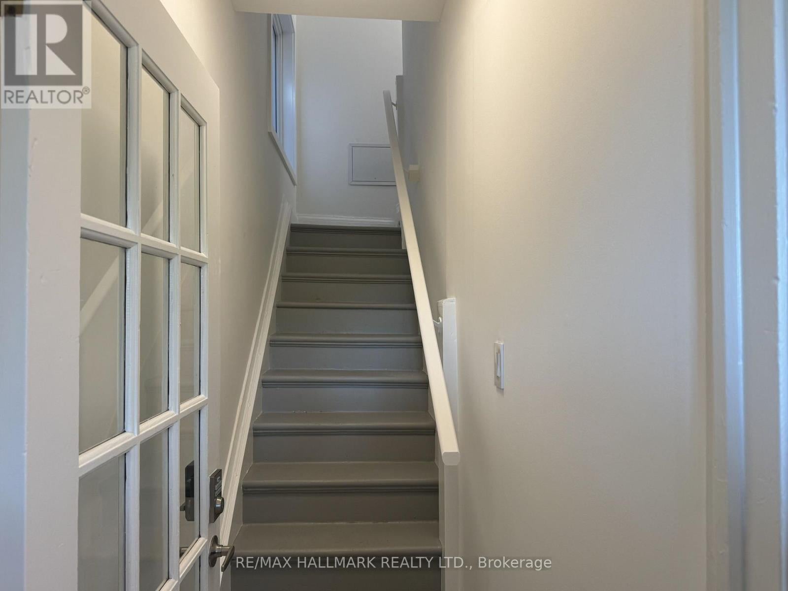 UPPER - 553 BROADVIEW AVENUE