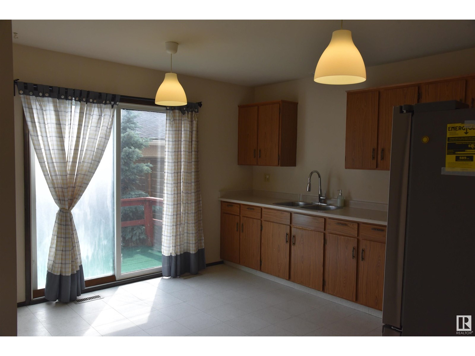 7015 101 AV NW