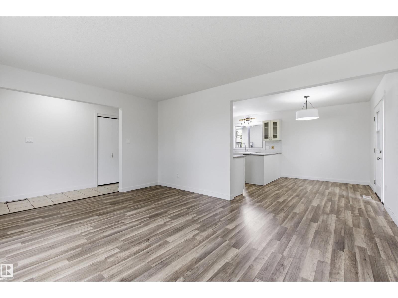 7604 142 AV NW