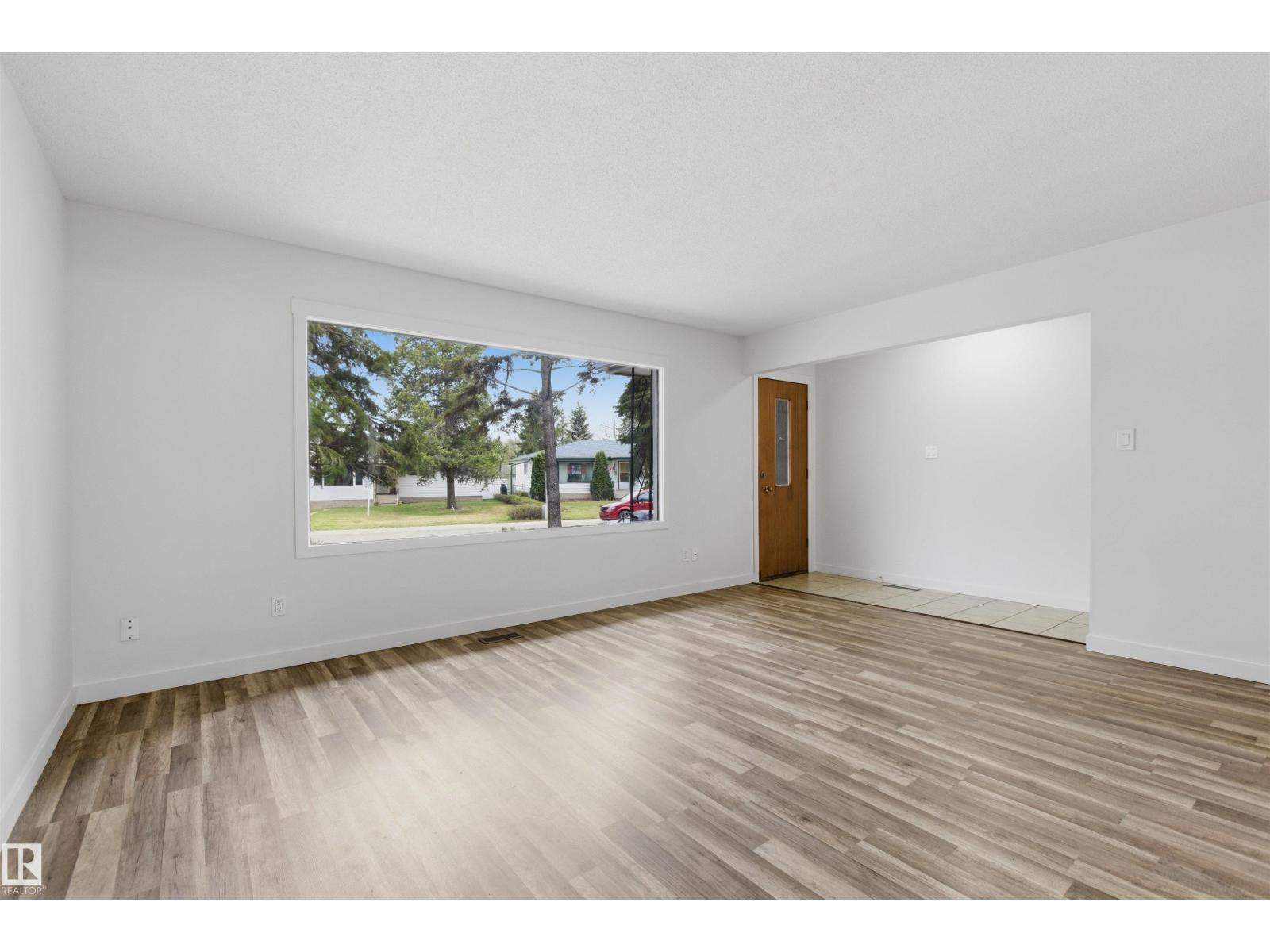 7604 142 AV NW