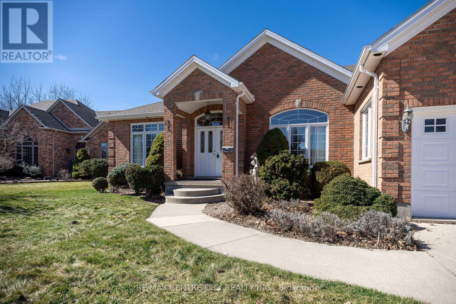 6 HUNTINGTON TERRACE