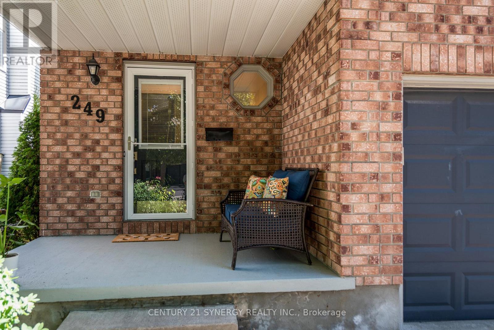 249 MARKLAND CRESCENT E