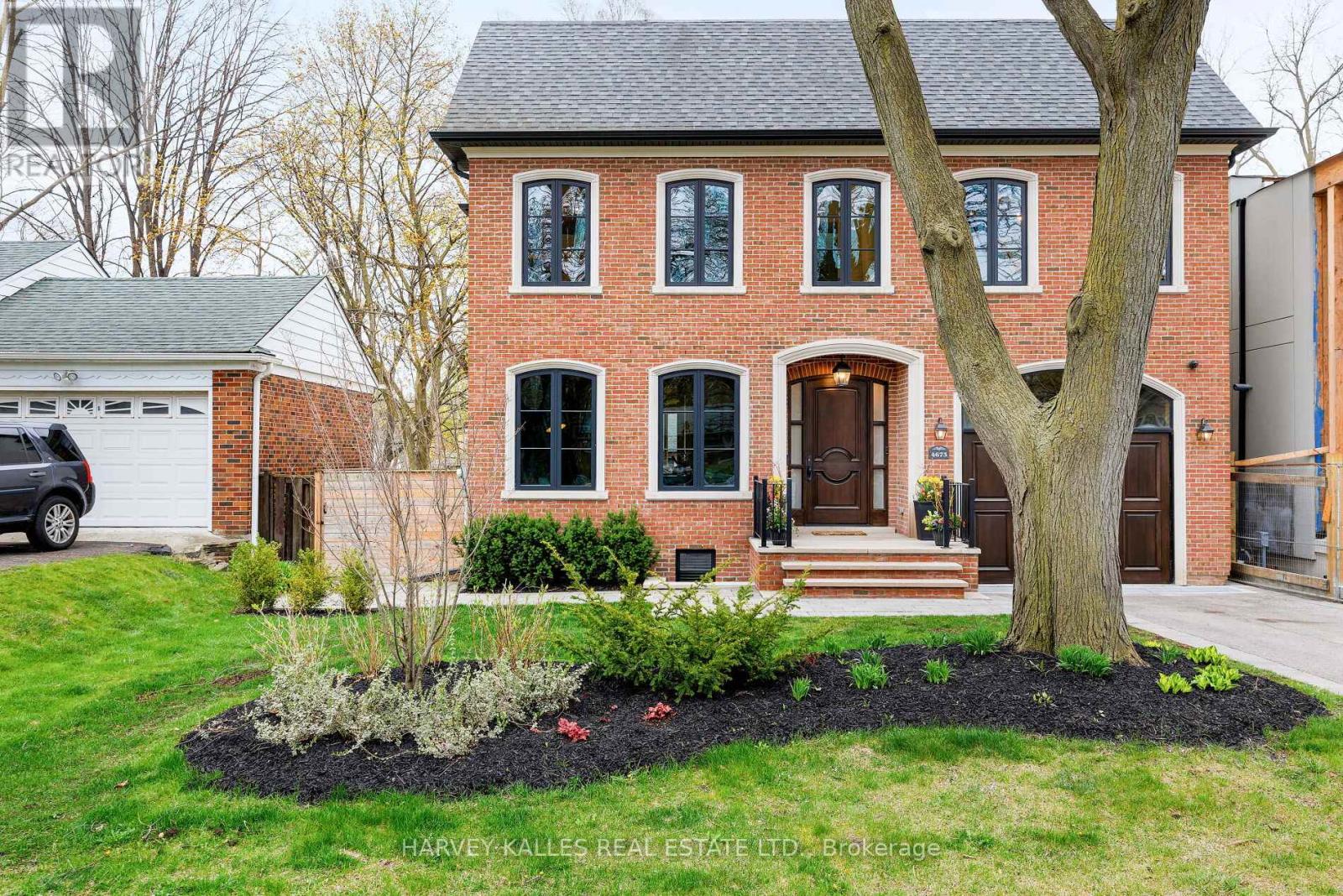 4673 DUNDAS STREET W