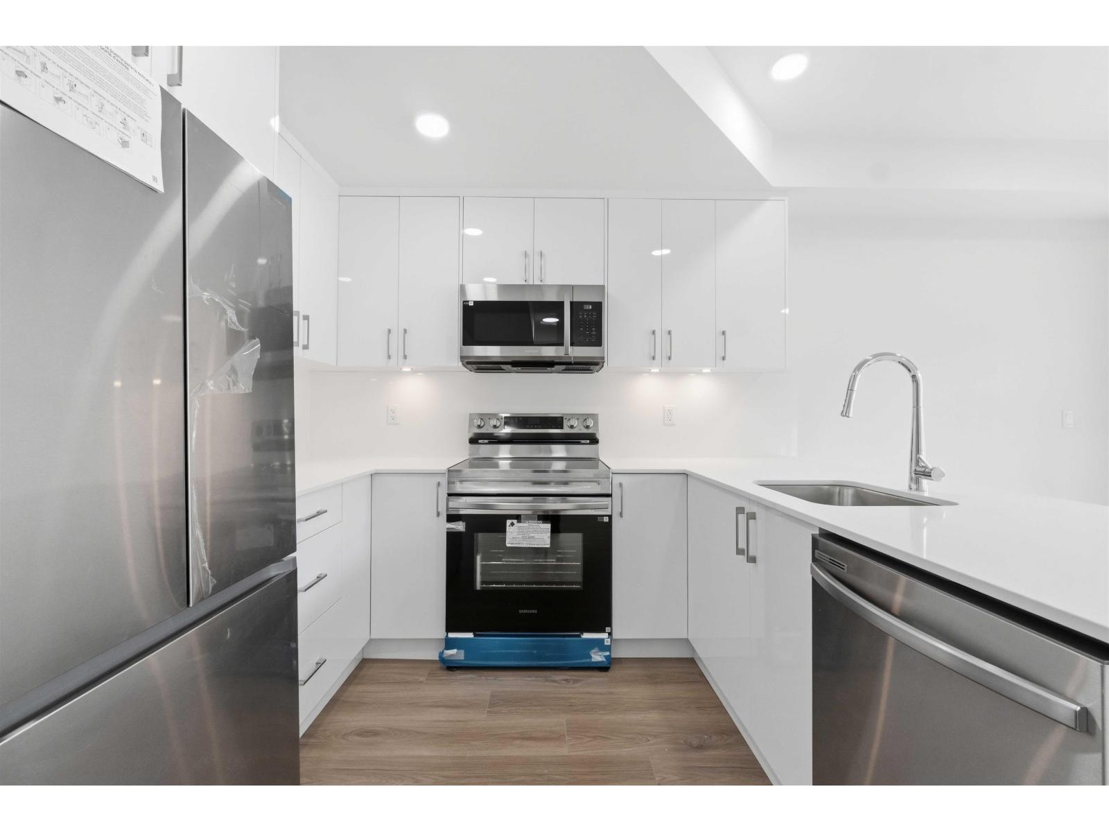 112 15739 FRASER HIGHWAY