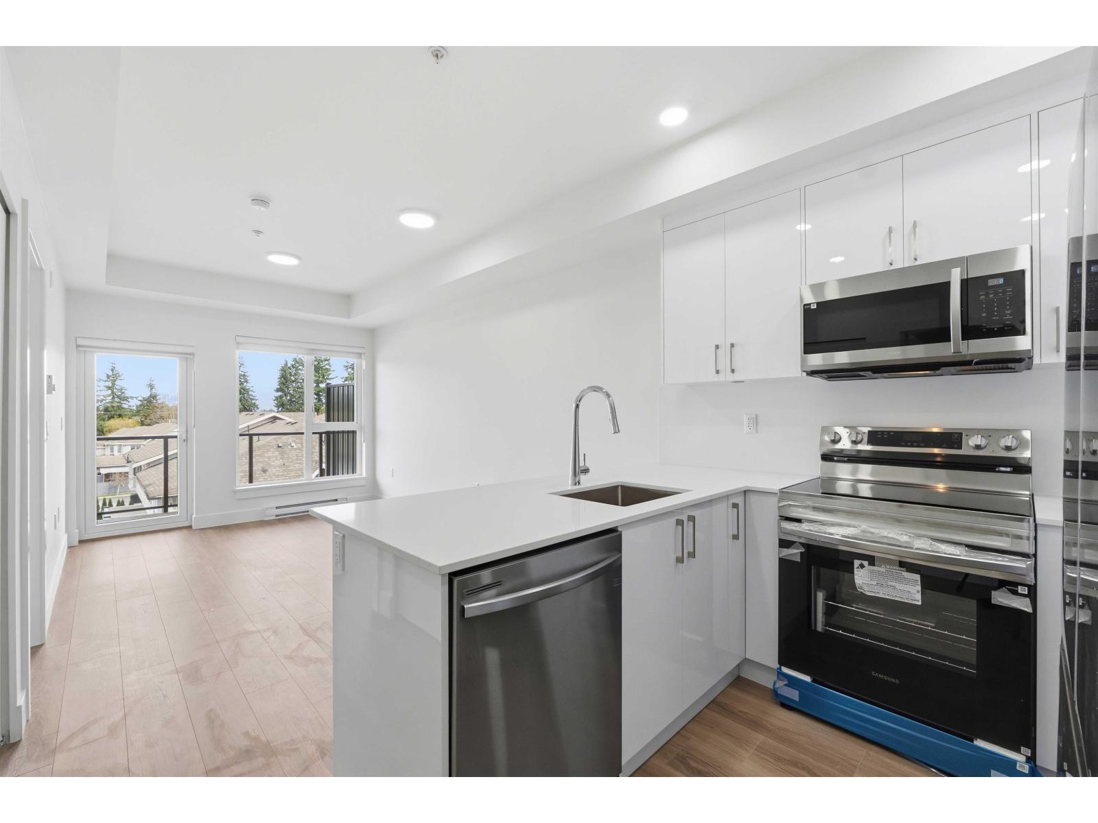 112 15739 FRASER HIGHWAY