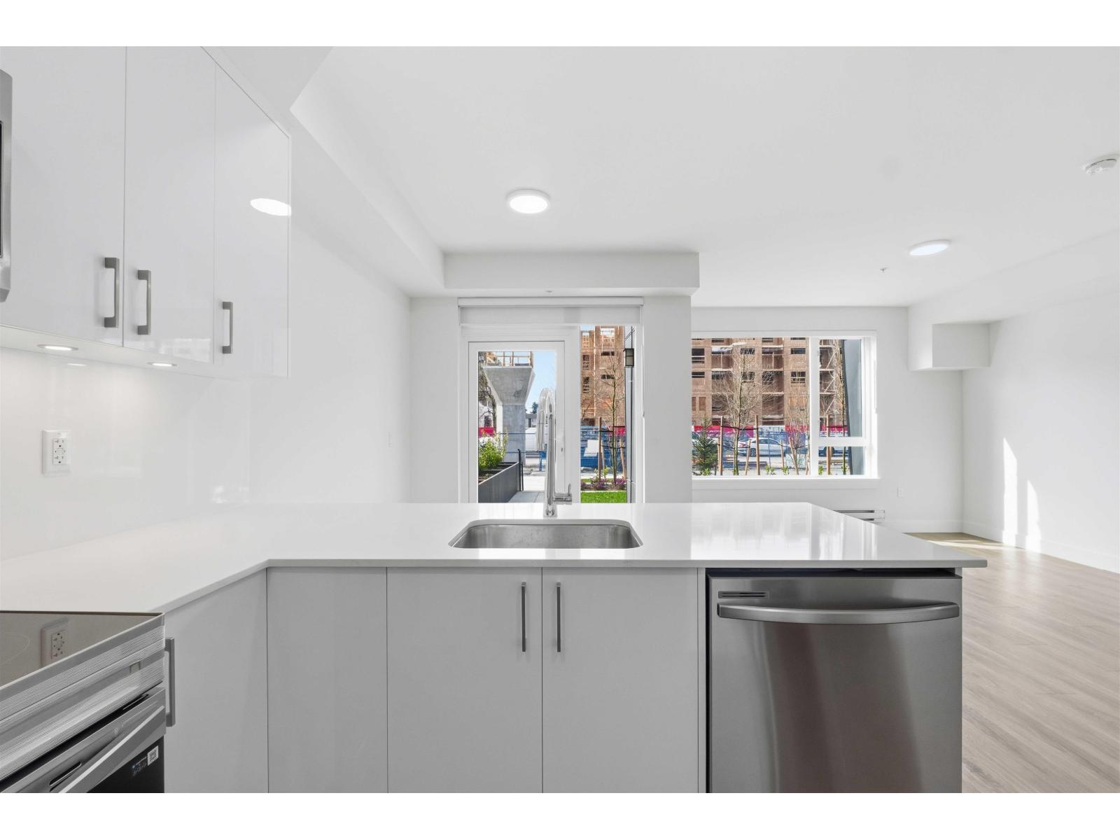 112 15739 FRASER HIGHWAY