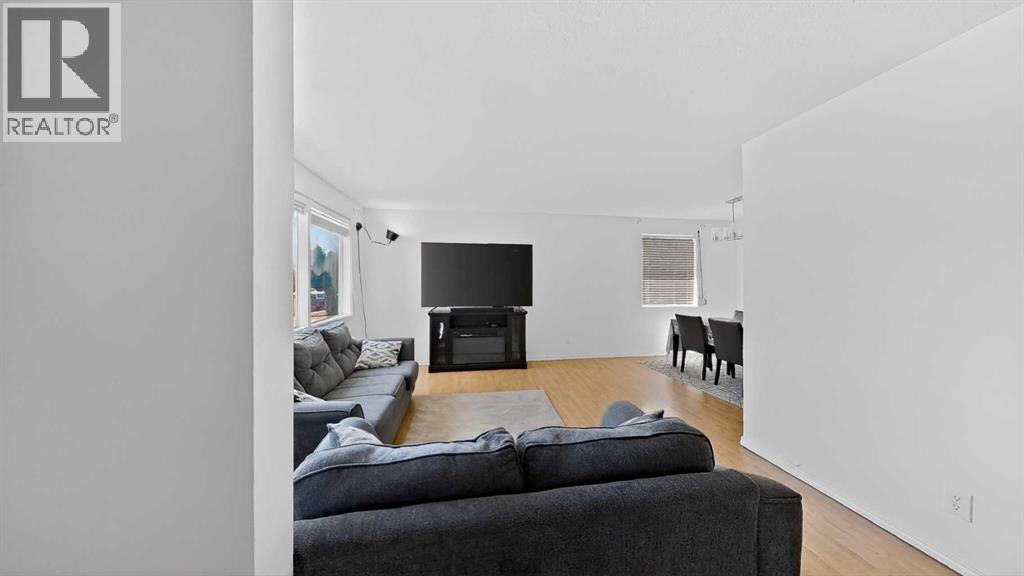 1134 Lakeway Boulevard S