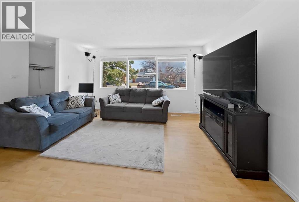 1134 Lakeway Boulevard S