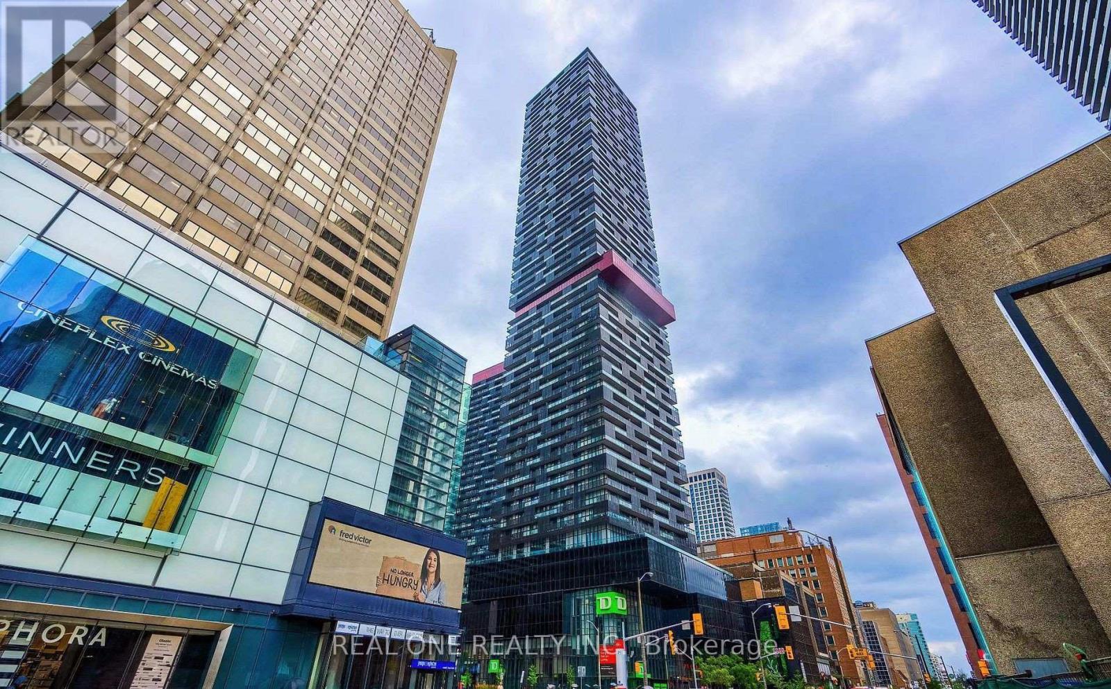 Photo 1 of 13 — 3907 - 8 EGLINTON AVENUE Unit 3907, Toronto (Mount Pleasant East), ON M4P0C1