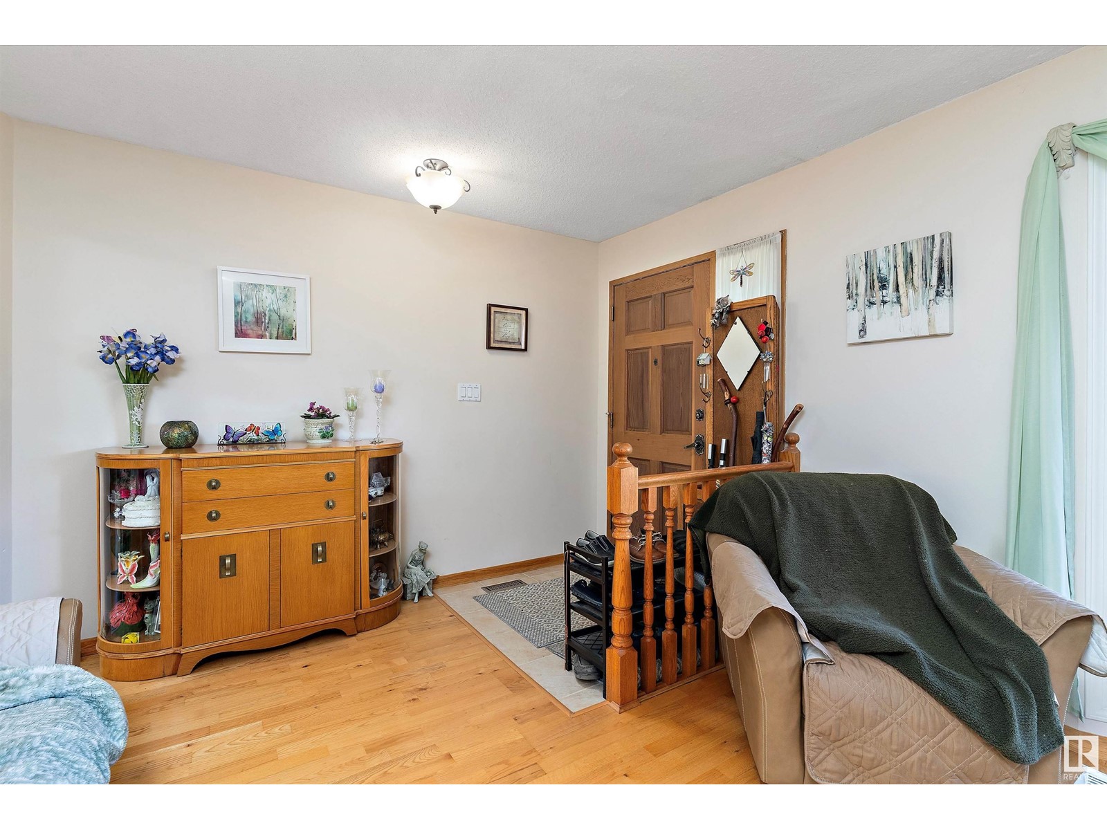 8607 10 AV NW