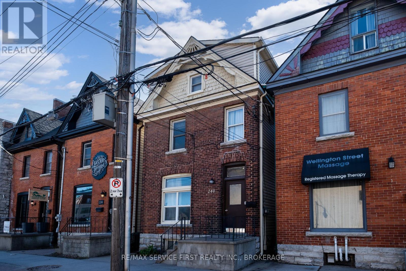 240 WELLINGTON STREET