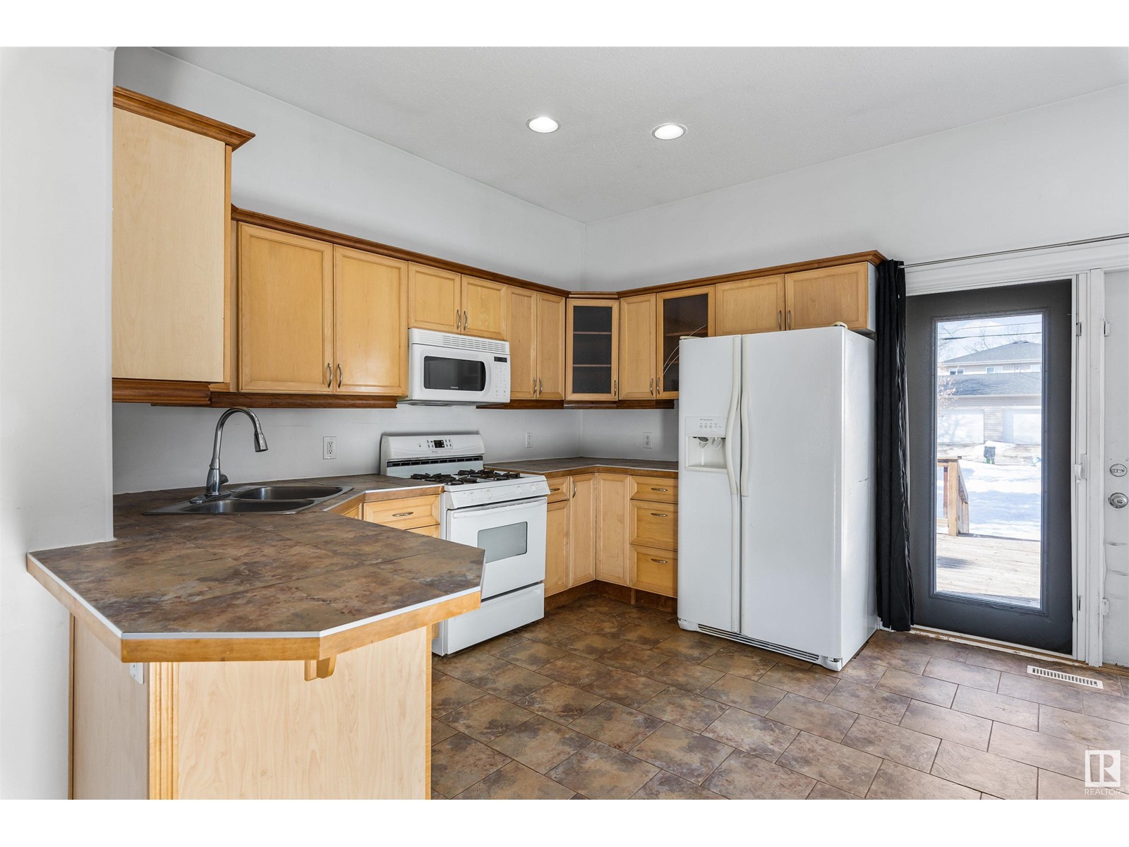12114 85 ST NW