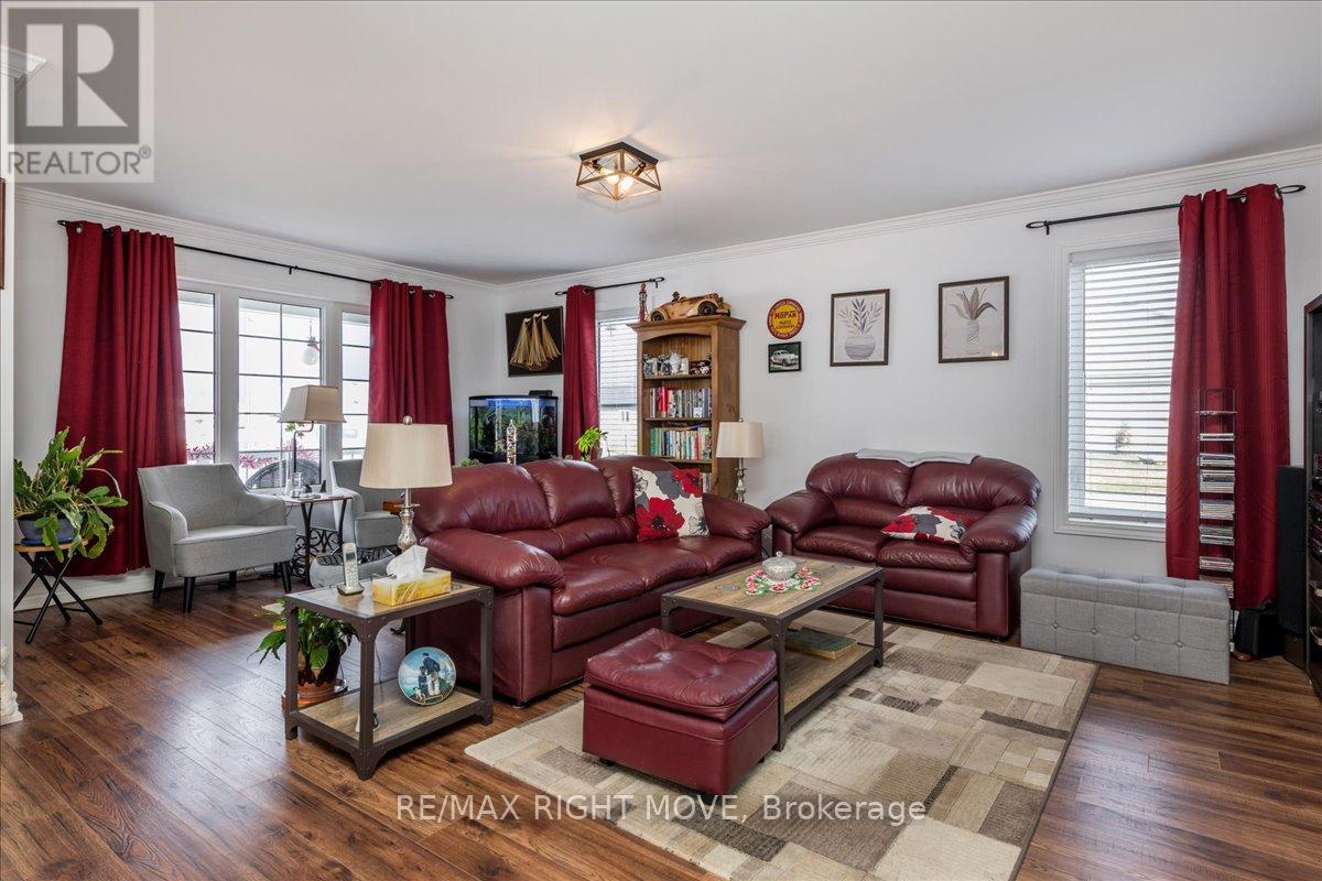 1 SINCLAIR CRESCENT