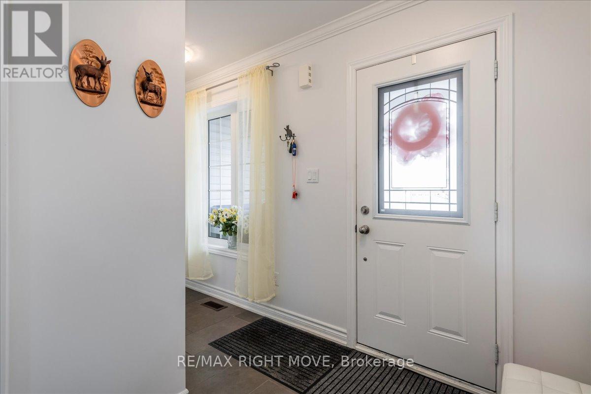 1 SINCLAIR CRESCENT