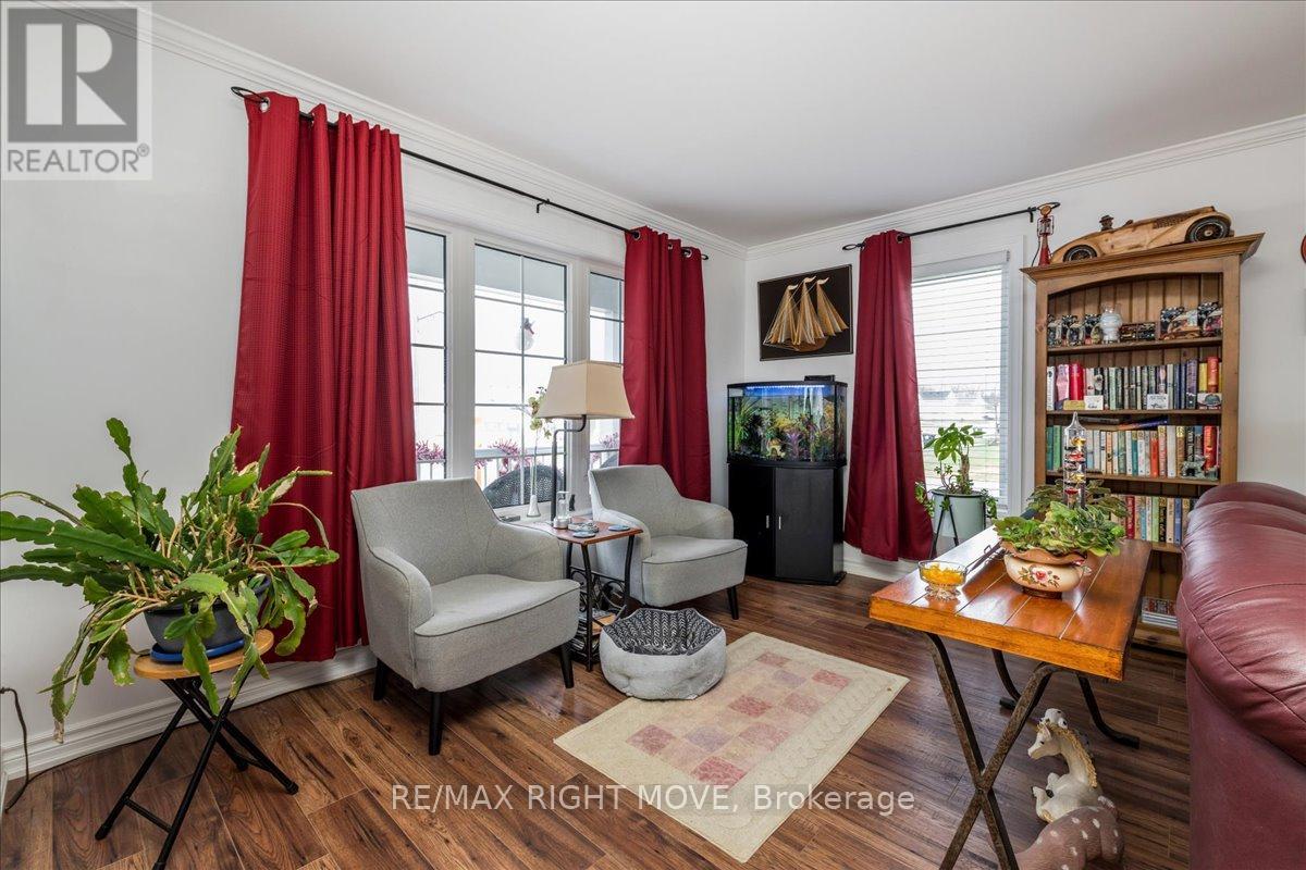 1 SINCLAIR CRESCENT
