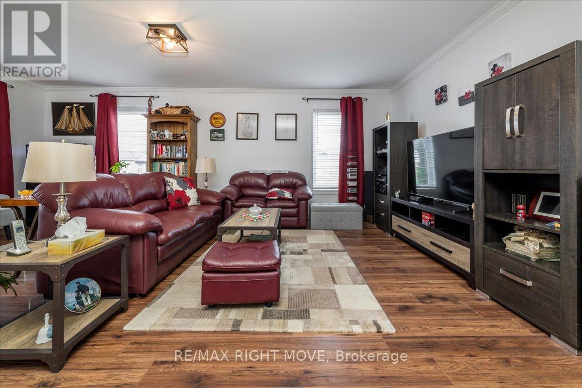 1 SINCLAIR CRESCENT