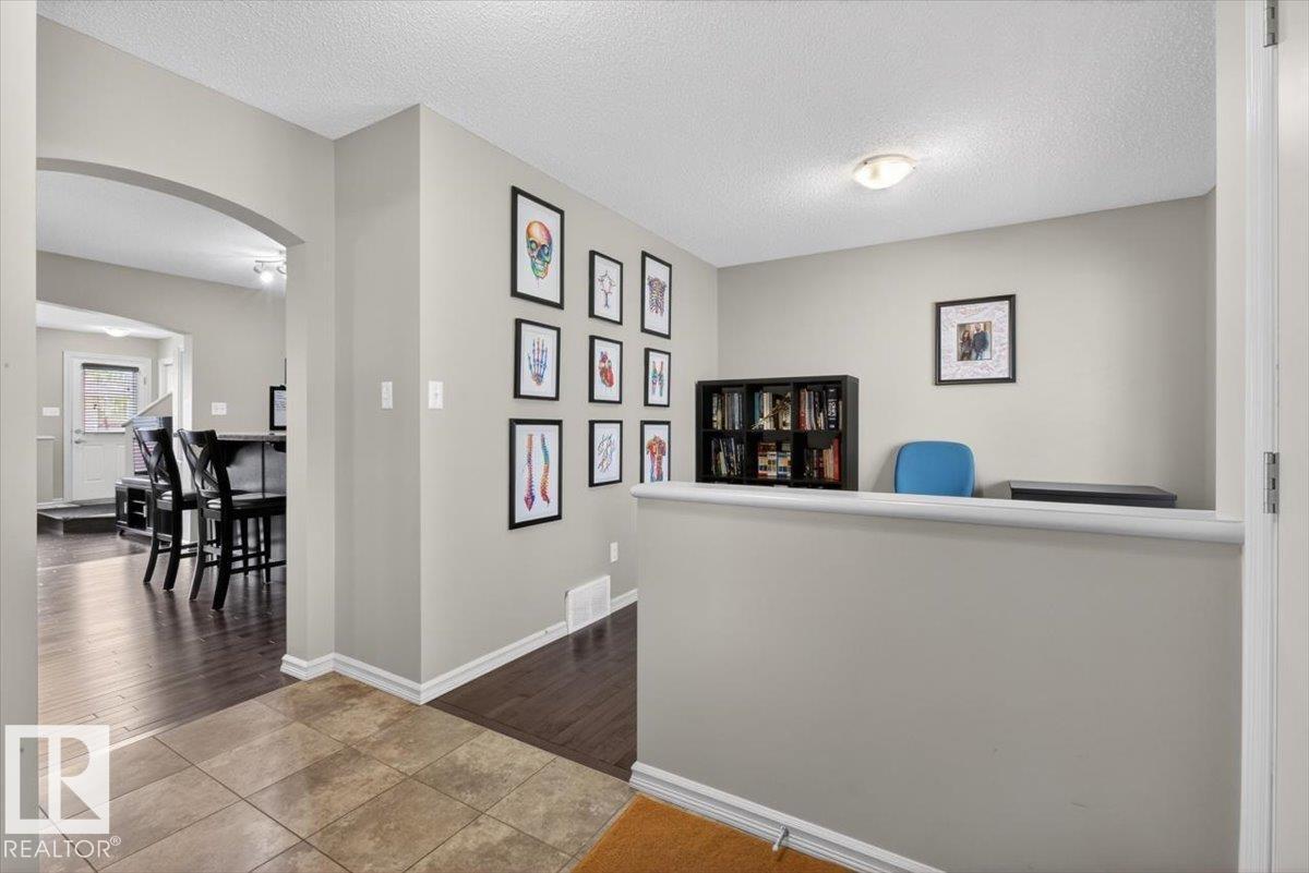 1107 35 AV NW