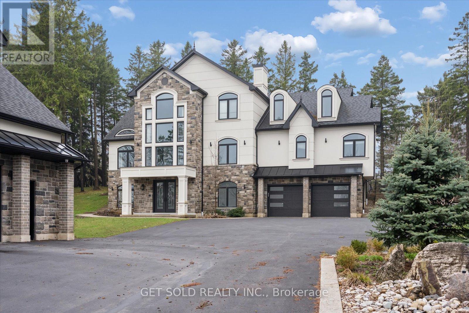 5040 MOUNT NEMO CRESCENT