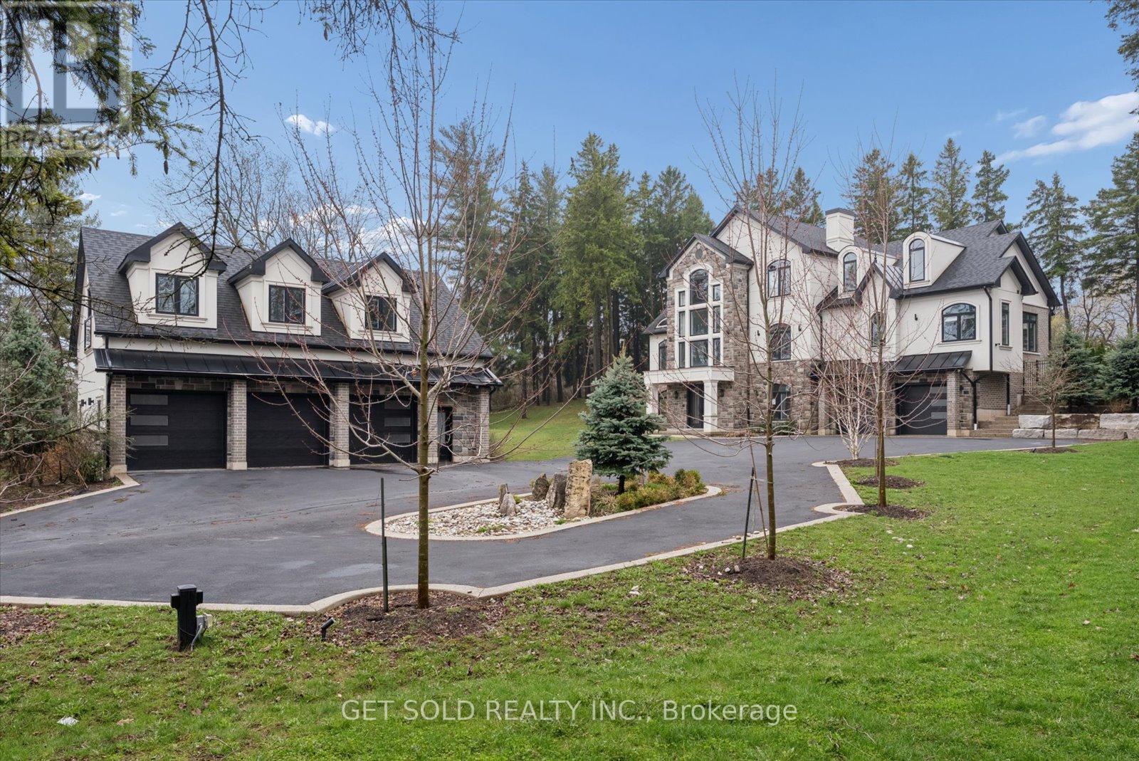 5040 MOUNT NEMO CRESCENT