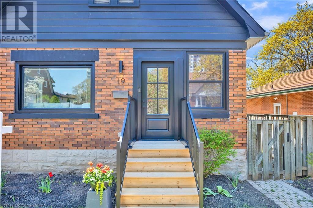 19 DUNBAR Road N