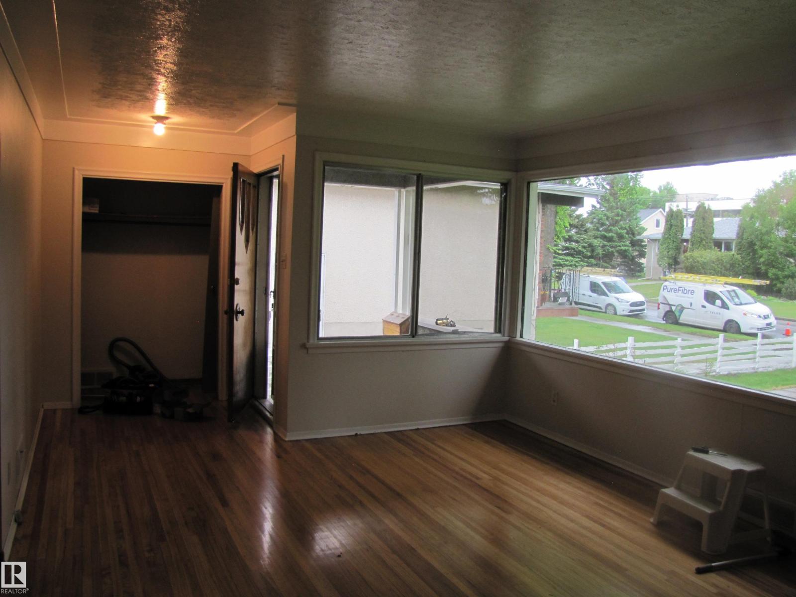 8122 83 AV NW