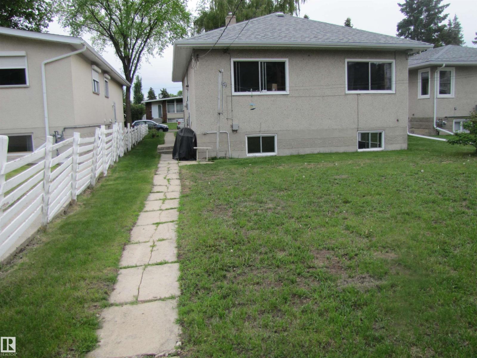 8122 83 AV NW