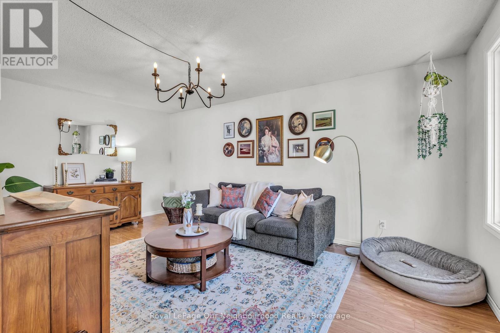 300 ARDSLEY CRESCENT