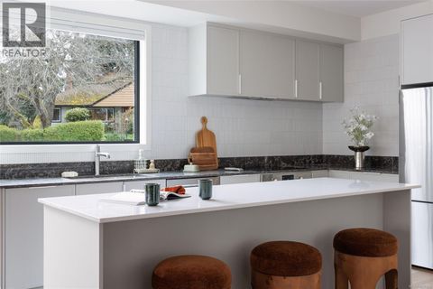 12 1520 Louise Pl Saanich BC V8P2T8